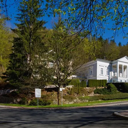 Gourmet Patriot Hotel