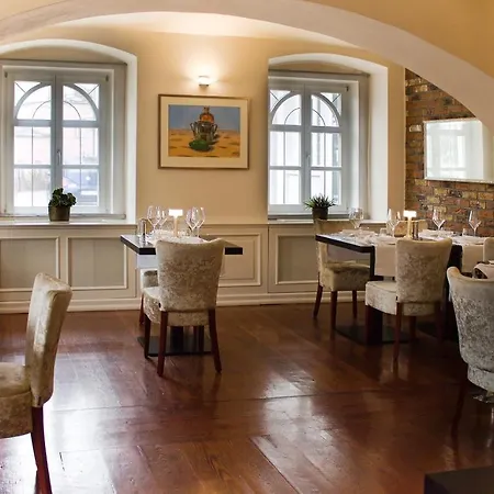 Gourmet Patriot Hotel
