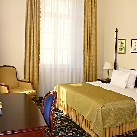 Gourmet Patriot Hotel